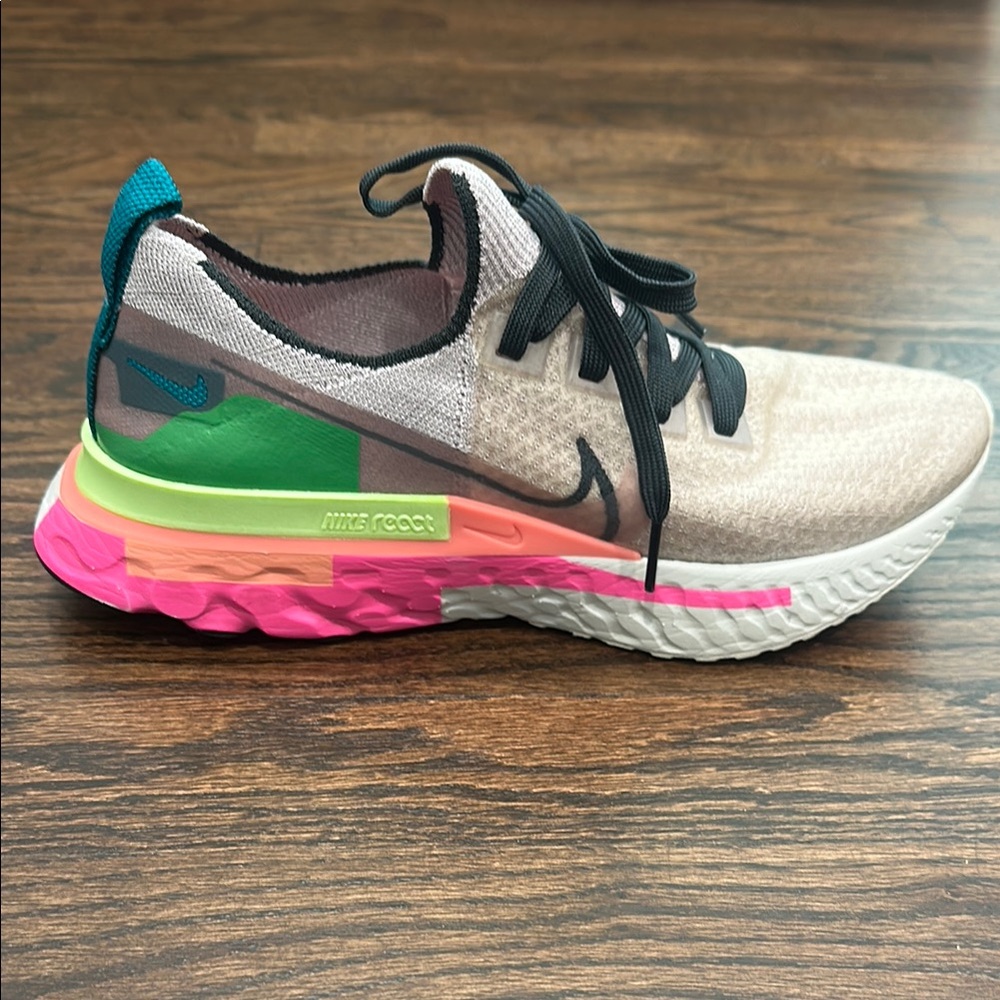 Nike Vibrant Running Sneakers